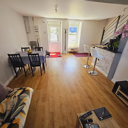 Сasa de vacaciones Maison De 2 Proche A11 Ancenis, Logis Du Chateau Rouge *